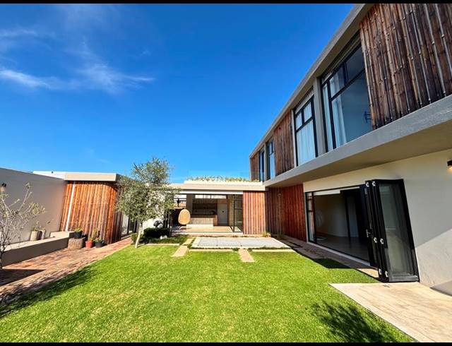 4 BEDROOM HOUSE FOR SALE IN SIX FOUNTAINS RESIDENTIAL ESTATE